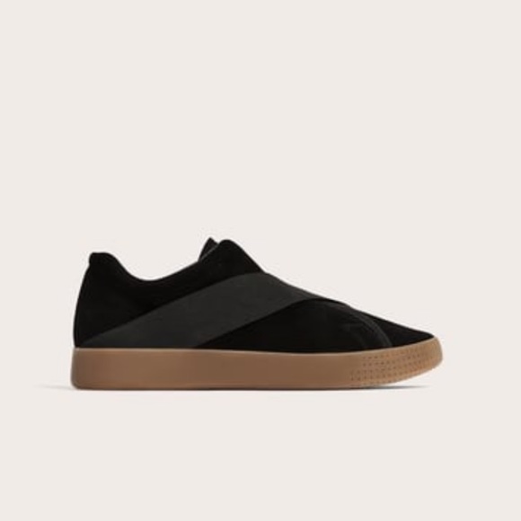 zara black plimsolls